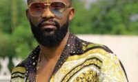 Fally Ipupa yerekanye ko ari umuhanzi mukuru yiyama abantu bamugira umunyapolitiki