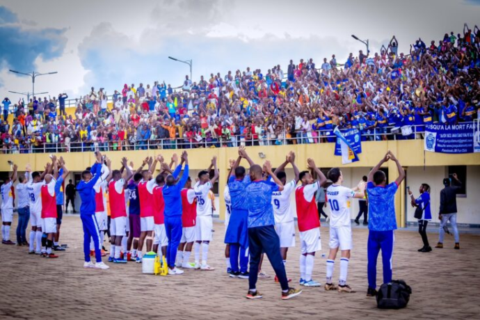 Abafana b’ikipe ya Rayon Sports bakomeje gushima umukinnyi usigaye ahetse ikipe yabo ku bitugu.