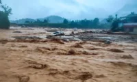 mu gihugu cy’u Buhindi, habaye inkangu n’imyuzure 