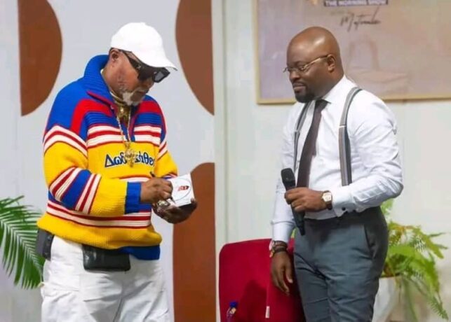 Televiziyo ya RDC yahagaritse umunyamakuru azira Koffi Olomide