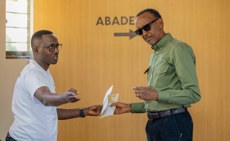 Paul Kagame yatoye