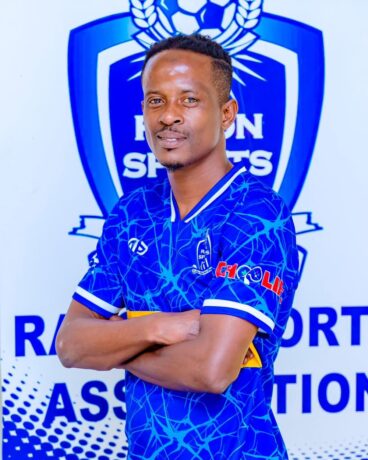 Haruna Niyonzima yahawe ikaze muri Rayon Sports yahoze akinira