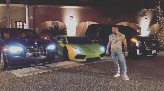 Conor McGregor yahanishijwe kumara imyaka ibiri adatwara imodoka