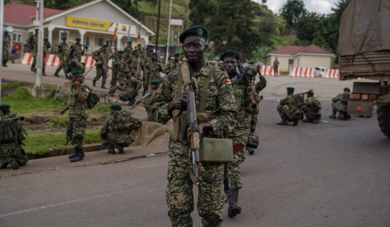 Ingabo za Uganda ziryamiye amajanja ku mupaka uyihuza na Congo