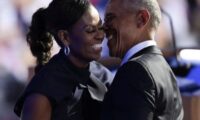 Barack na Michelle Obama bongeye guhamya urwo bakundana imbere y’imbaga