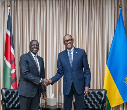 Perezida Kagame yagiranye ibiganiro n’abarimo Ruto wa Kenya