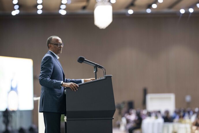 KAGAME yanenze abitwikira amadini bakayobya abaturage