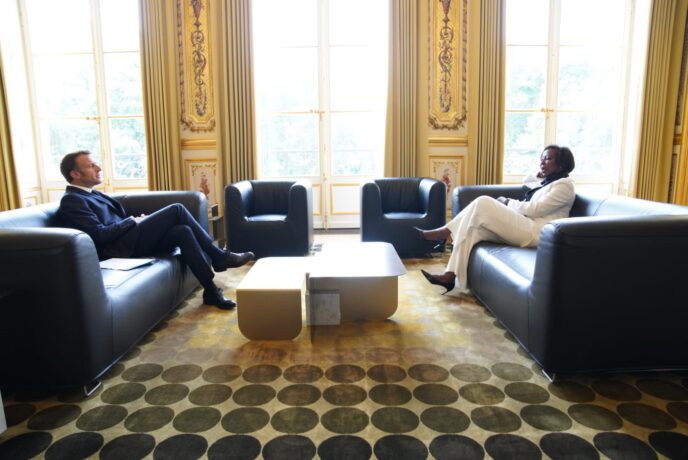 Emmanuel Macron yagiranye ibiganiro na Louise Mushikiwabo