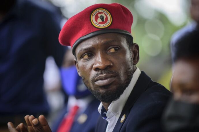 Bobi Wine yarashwe mu kuguru