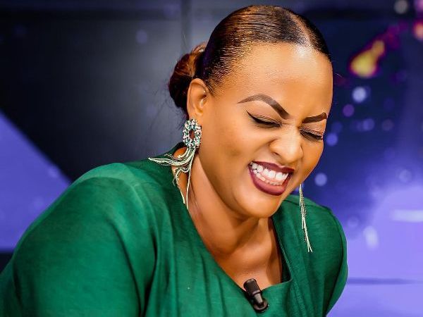 Aline Gahongayire yateguje indirimbo nshya