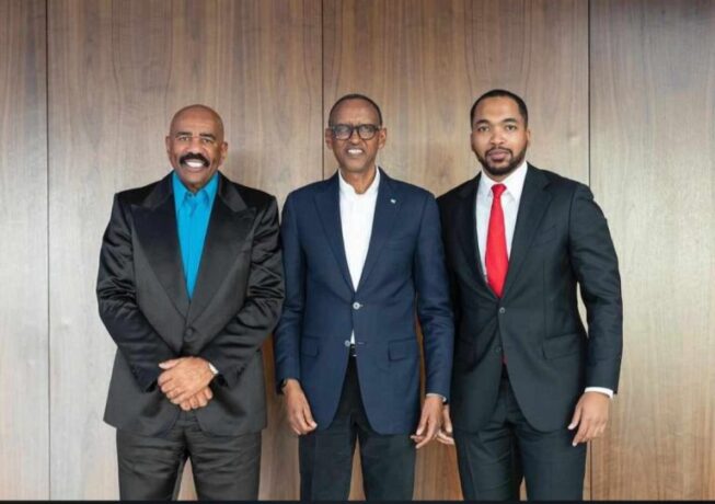 Perezida Kagame yahuye n’Umunyarwenya Steve Harvey